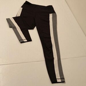 Reebok Juniors/Sm Adult Leggings in Black with Gray with White Stripes